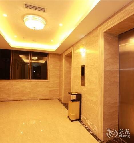 Jiayun Hotel Чънду Екстериор снимка